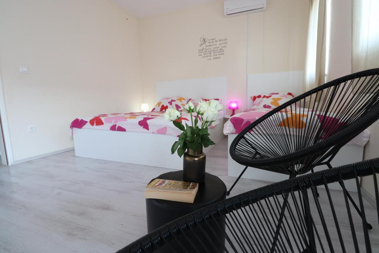 Charming Seaside Apartments Noa & Jakov, Zaboric Sibenik מראה חיצוני תמונה