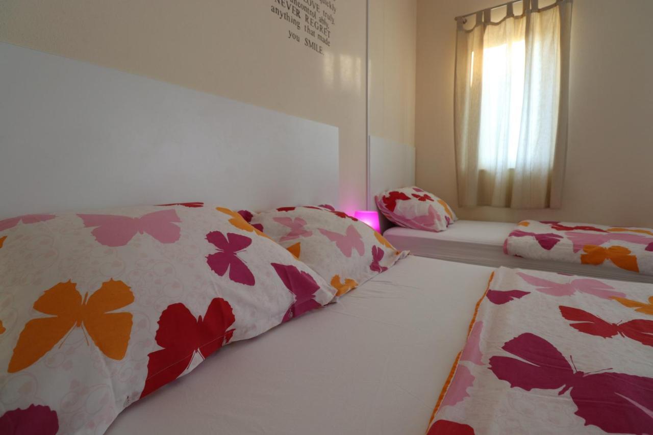Charming Seaside Apartments Noa & Jakov, Zaboric Sibenik מראה חיצוני תמונה